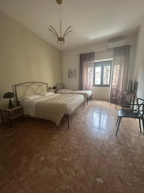 Camera Tripla con Bagno Privato Esterno — La Magnolia – Rooms