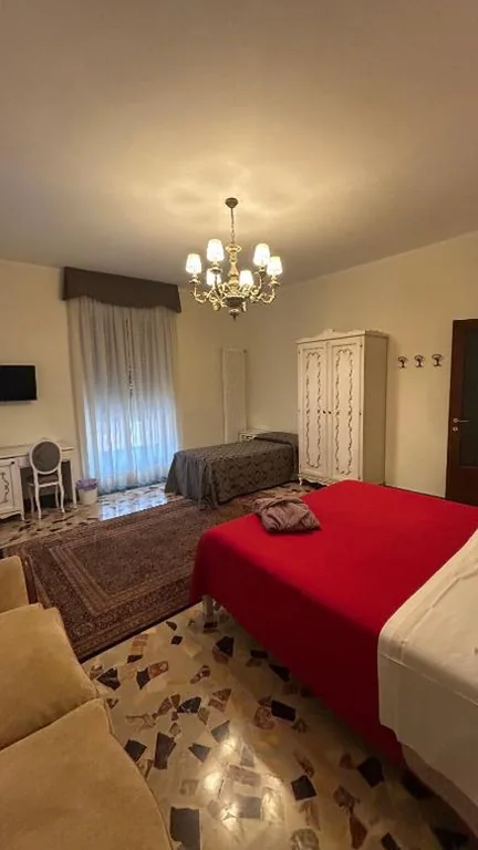 Camera Tripla con Bagno Privato Esterno — Notti sull’Adige