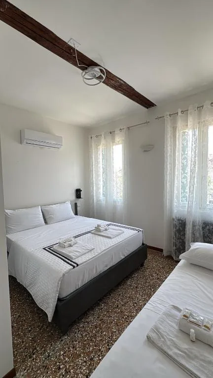 Camera Tripla con Bagno Privato — Experience Hotel Antico Capon