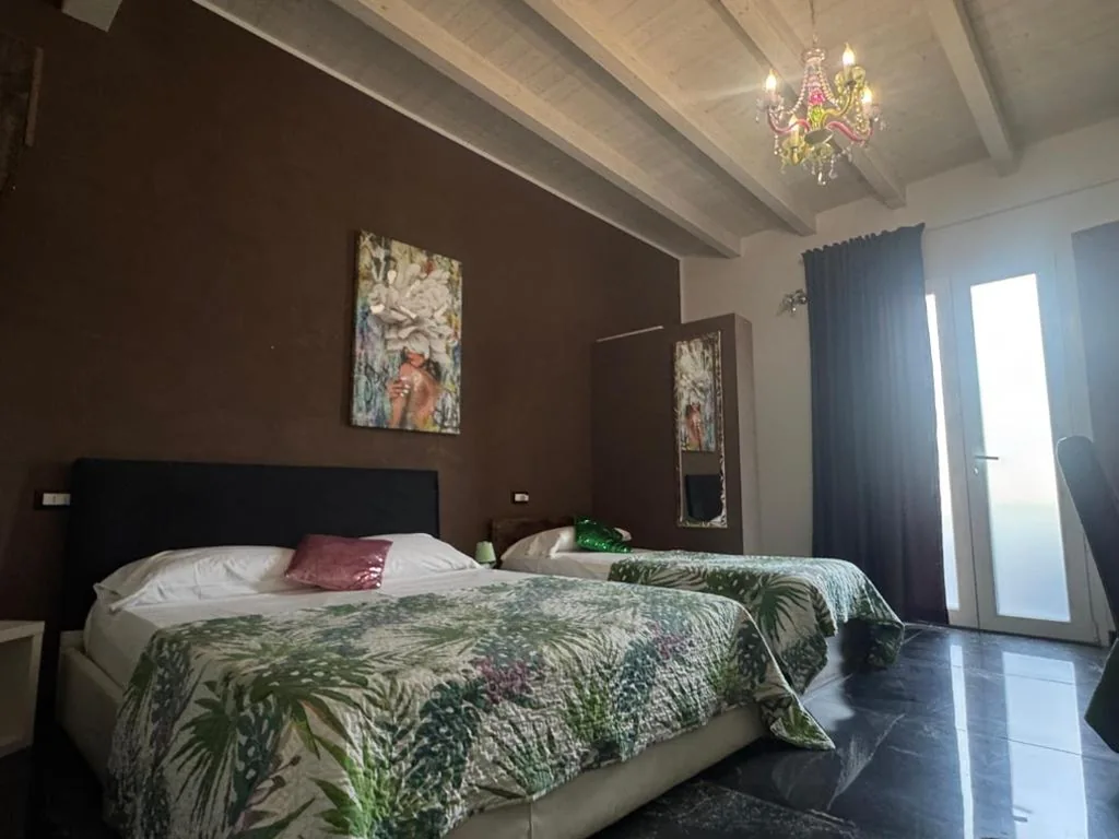 Camera Tripla con Bagno Privato — Garda Relais Luna Blu