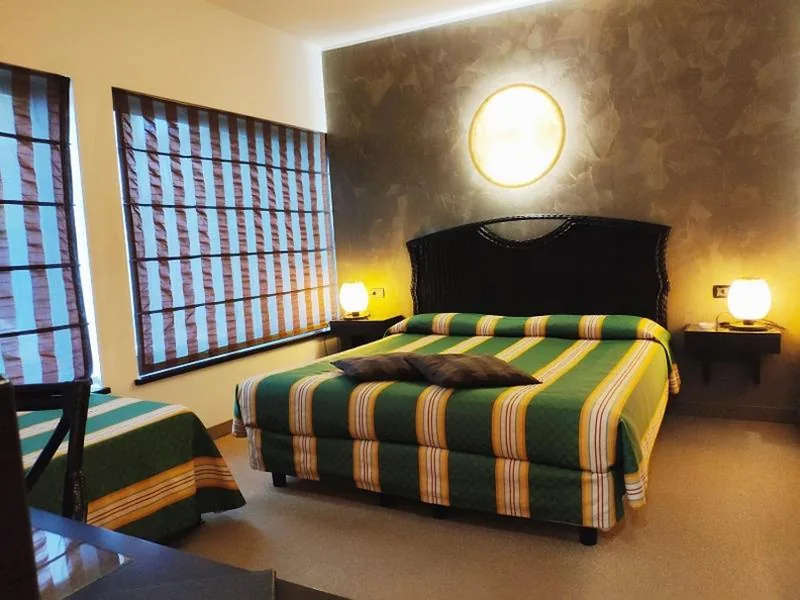 Camera Tripla con Bagno Privato — Hotel Feel Inn Venice Airport
