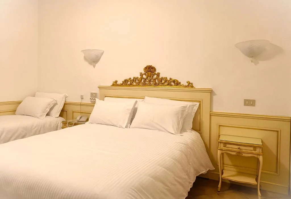 Camera Tripla con Bagno Privato — Hotel Guerrini