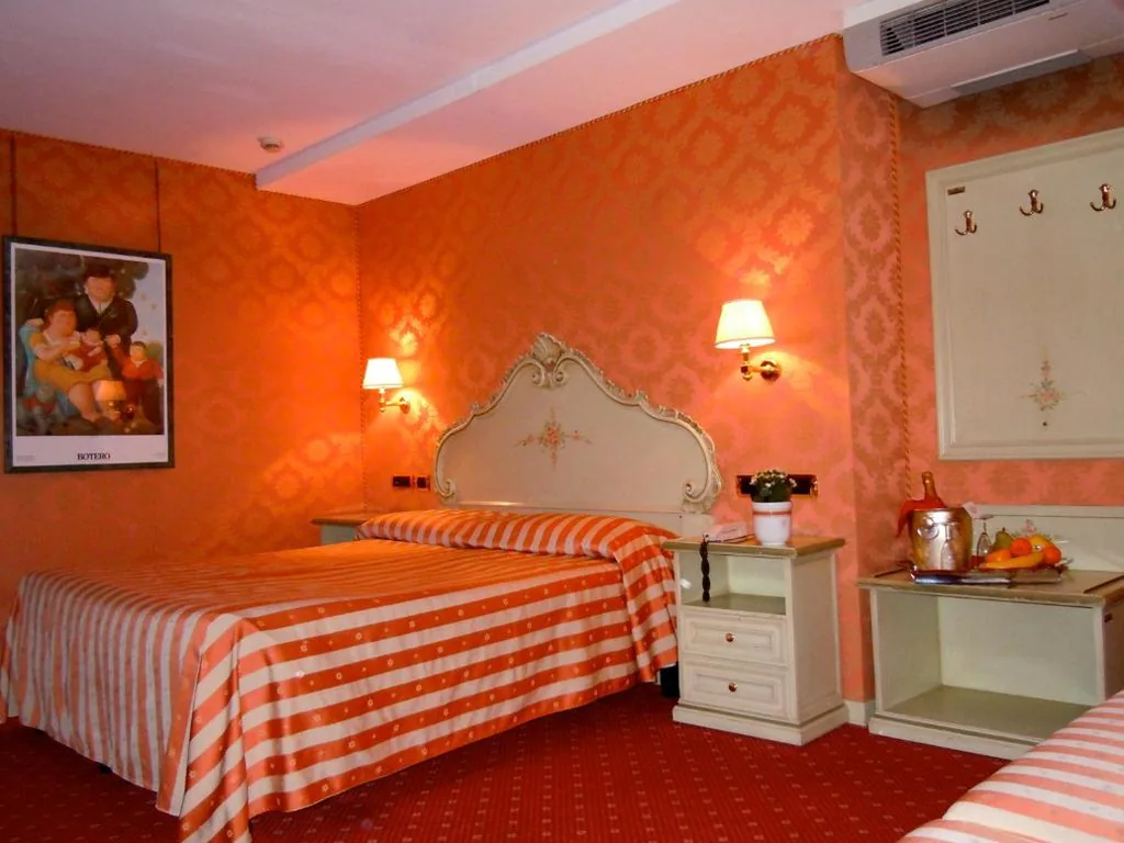 Triple Room with Private Bathroom — Hotel Lux