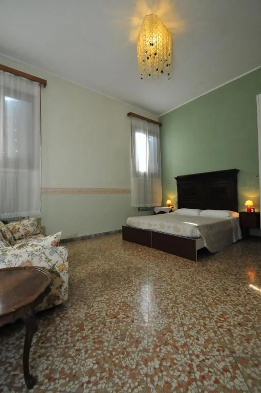 Camera Tripla con Bagno Privato — Locanda Sant’Anna Hotel