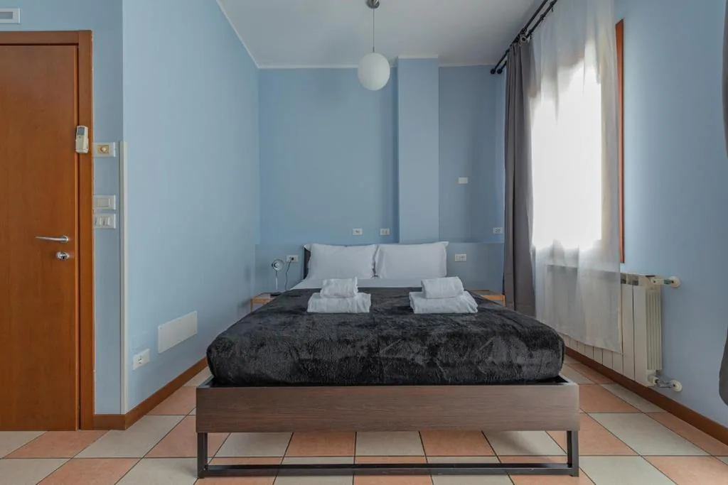 Camera Tripla con Bagno Privato — Marconi Lodge