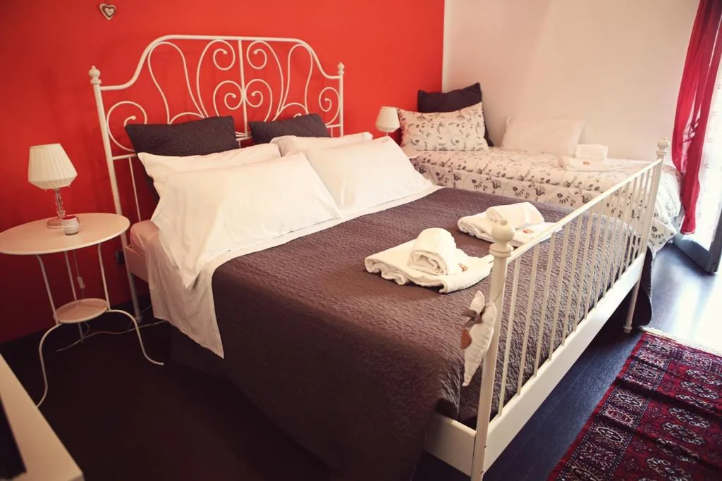 Triple Room with Private Bathroom — Residenza Alla Piazzetta