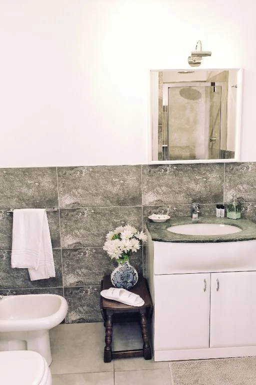 Camera Tripla con Bagno Privato — Rosa Garden B&B