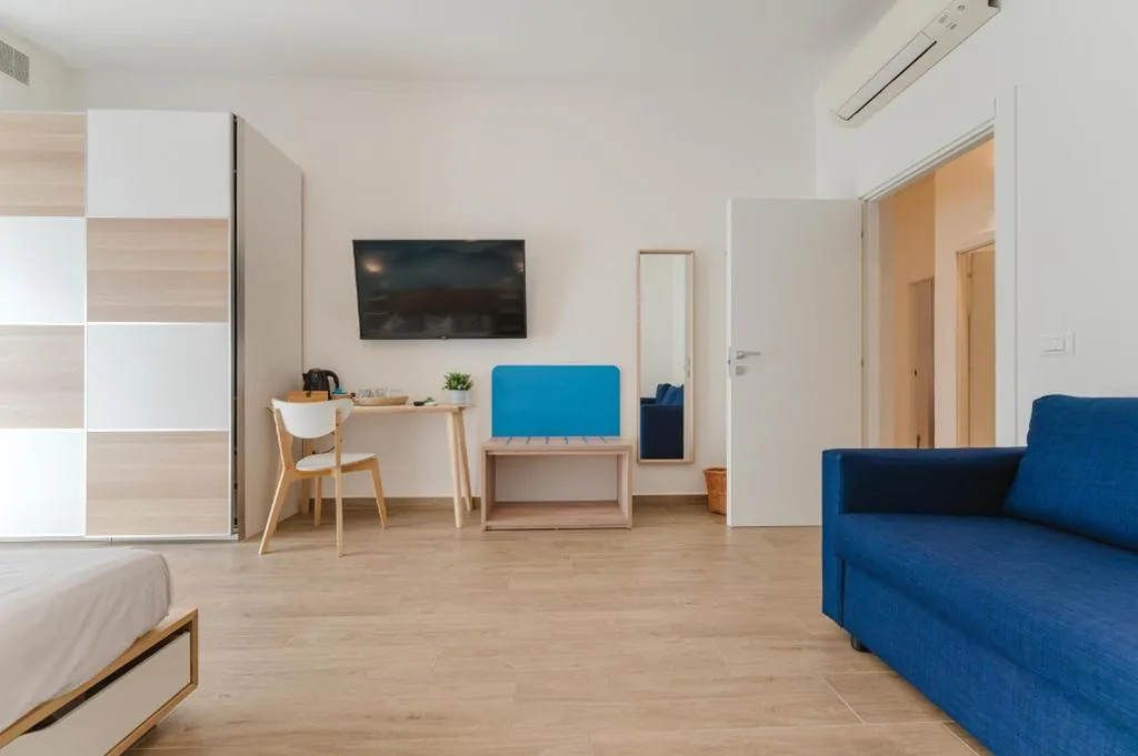 Camera Tripla con Bagno Privato — Smart Arena Rooms – 10 minuti dall’Arena