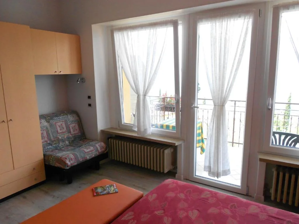 Camera Tripla con Balcone e Vista Lago — Hotel Casa Gagliardi