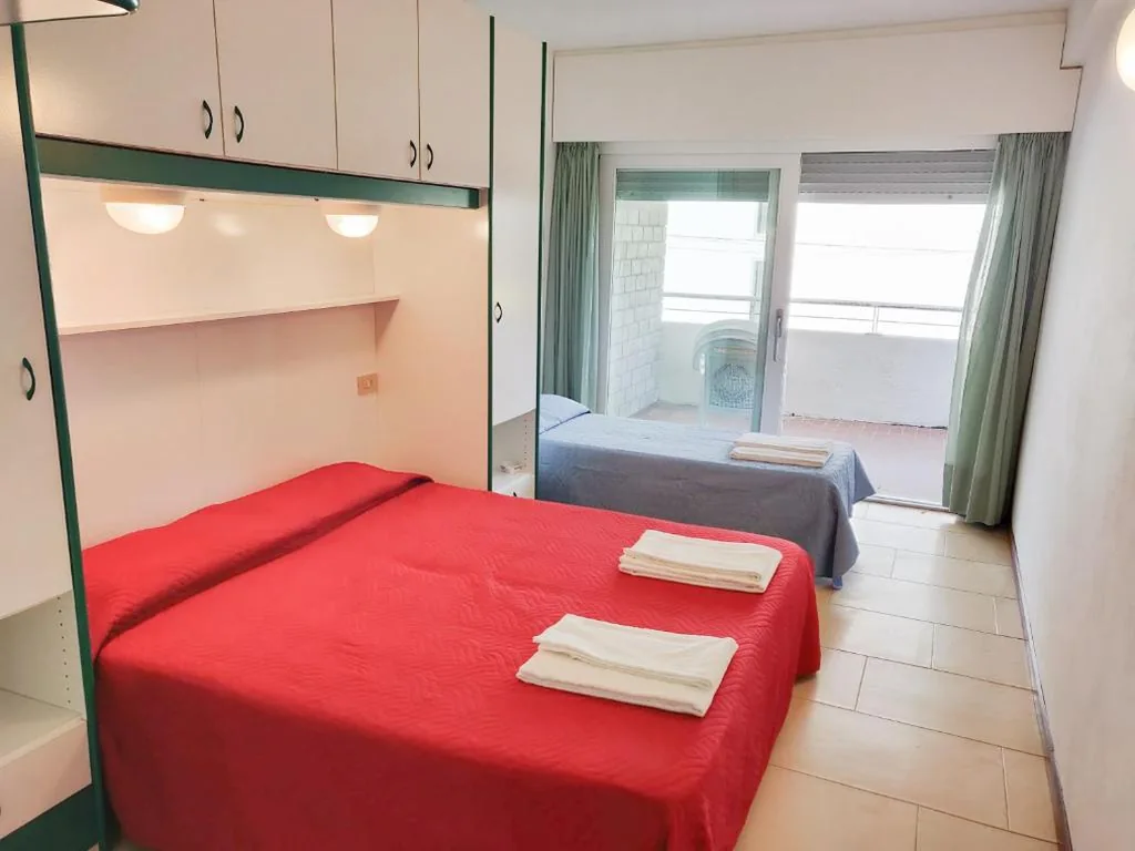 Camera Tripla con Balcone e Vista Mare — Hotel Ambra