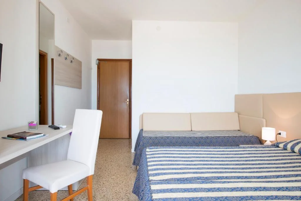 Triple Room with Balcony and Sea View — Hotel Columbus