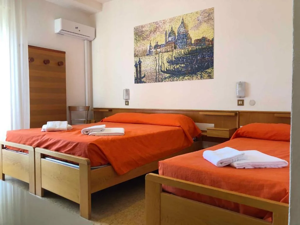 Camera Tripla con Balcone — Hotel Adriatico