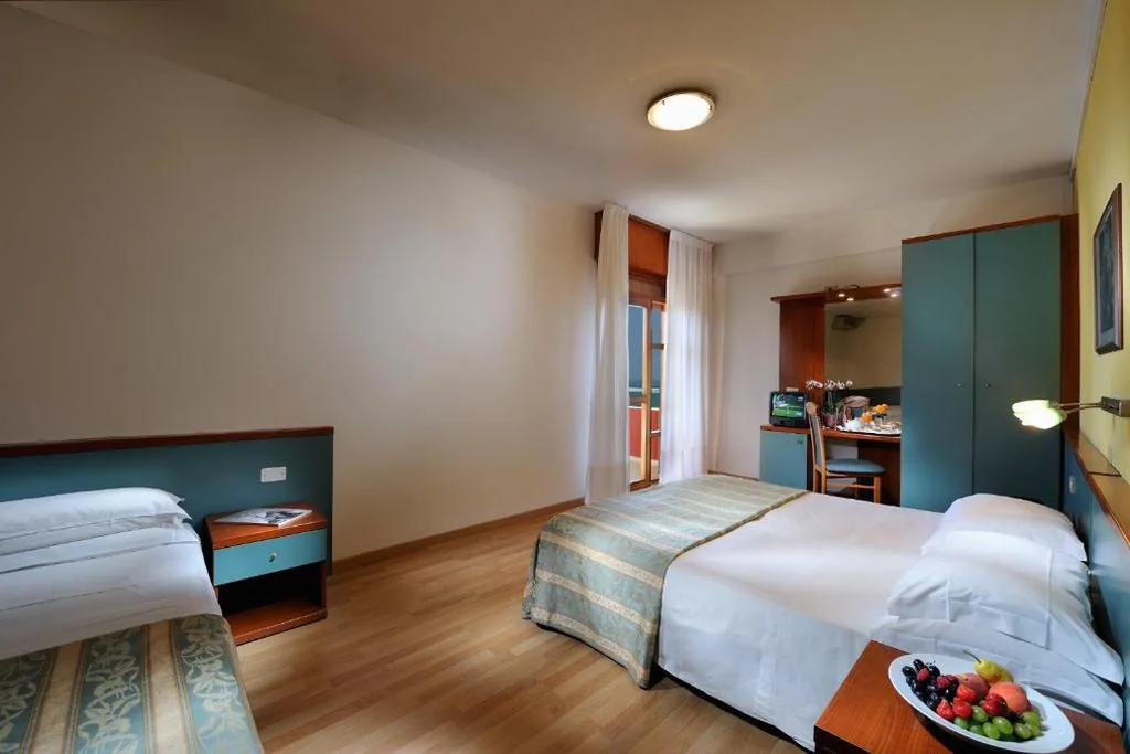 Camera Tripla con Balcone — Hotel Bembo