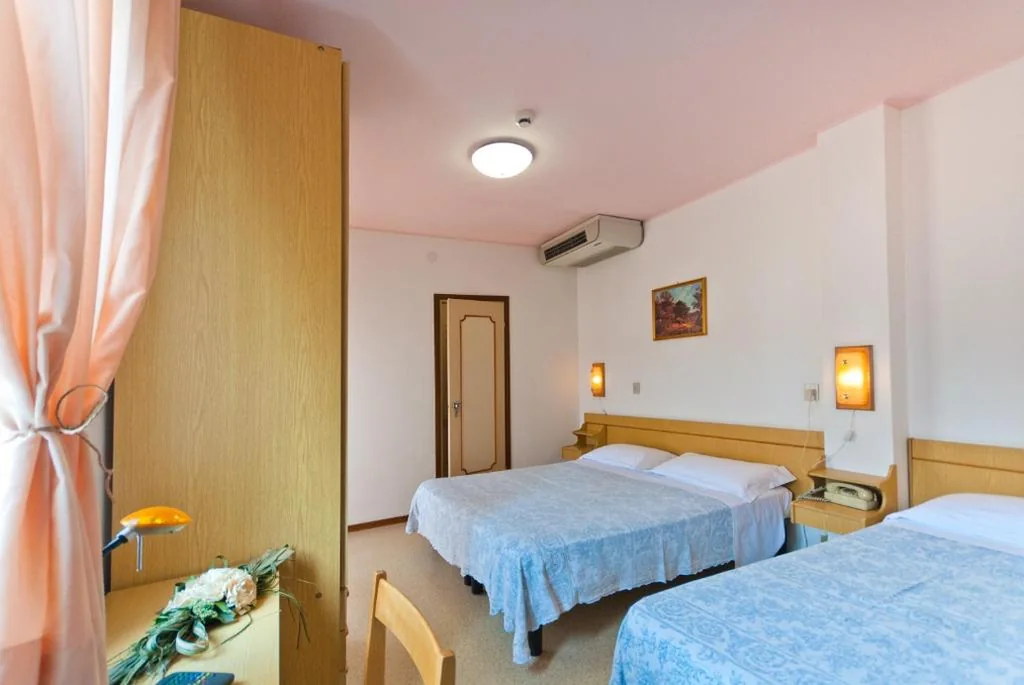 Triple Room with Balcony — Hotel Bianchi
