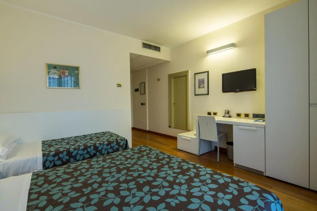 Triple Room with Balcony — Hotel Brandoli
