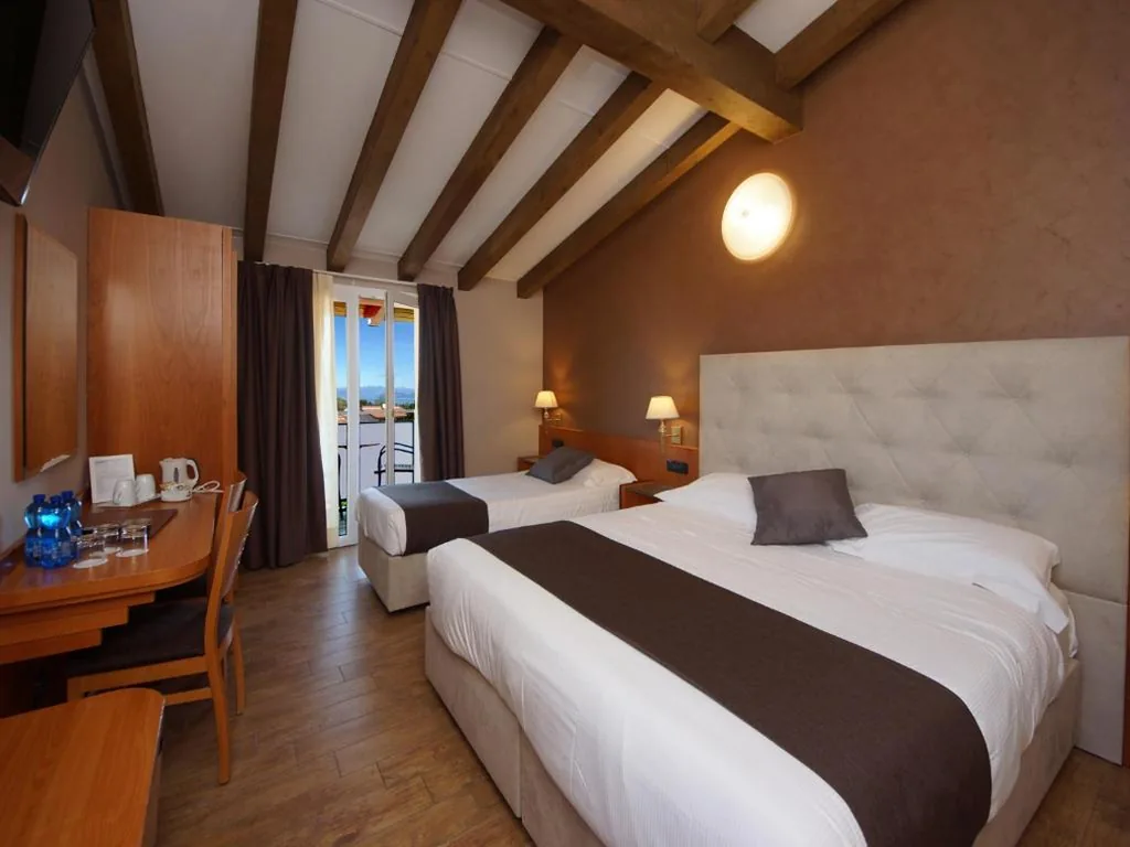 Triple Room with Balcony — Hotel Clarin 14 by Dori