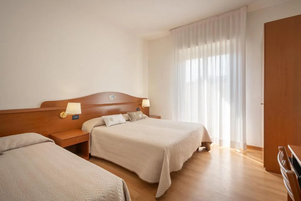 Camera Tripla con Balcone — Hotel Delfino