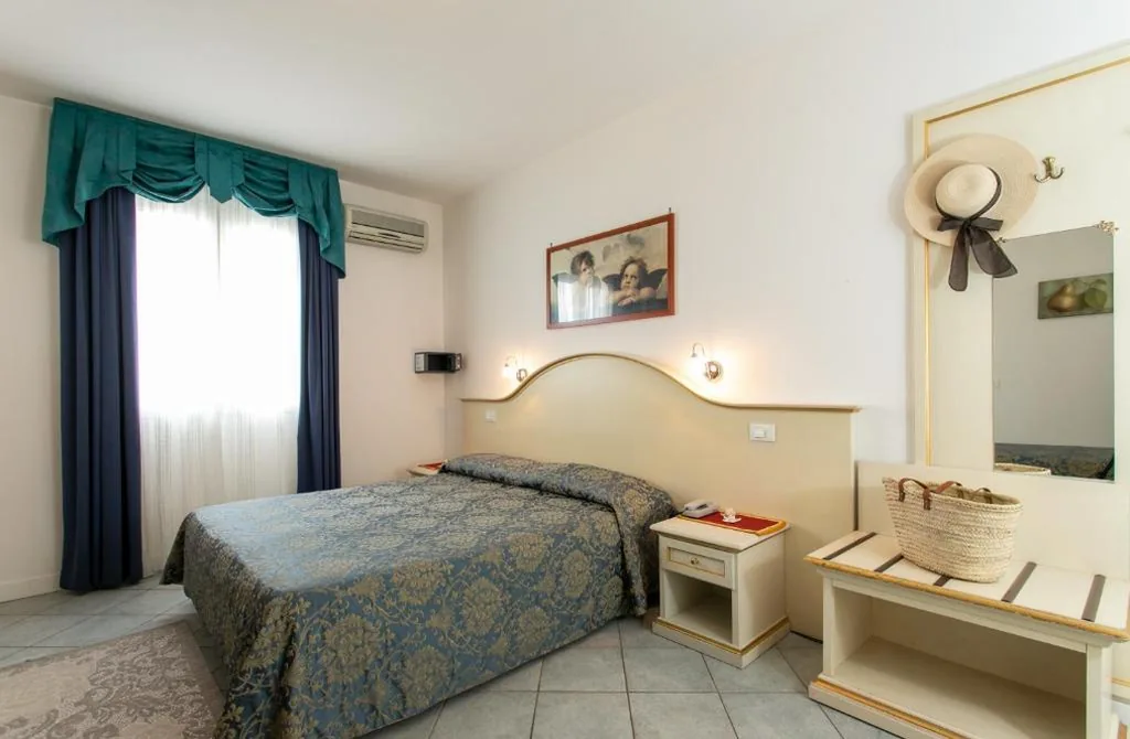 Camera Tripla con Balcone — Hotel Elpiro