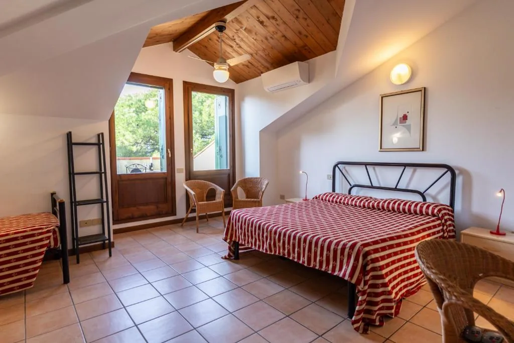 Camera Tripla con Balcone — Hotel Il Lato Azzurro – Isola di Sant’Erasmo – NO VEHICLES ACCESS