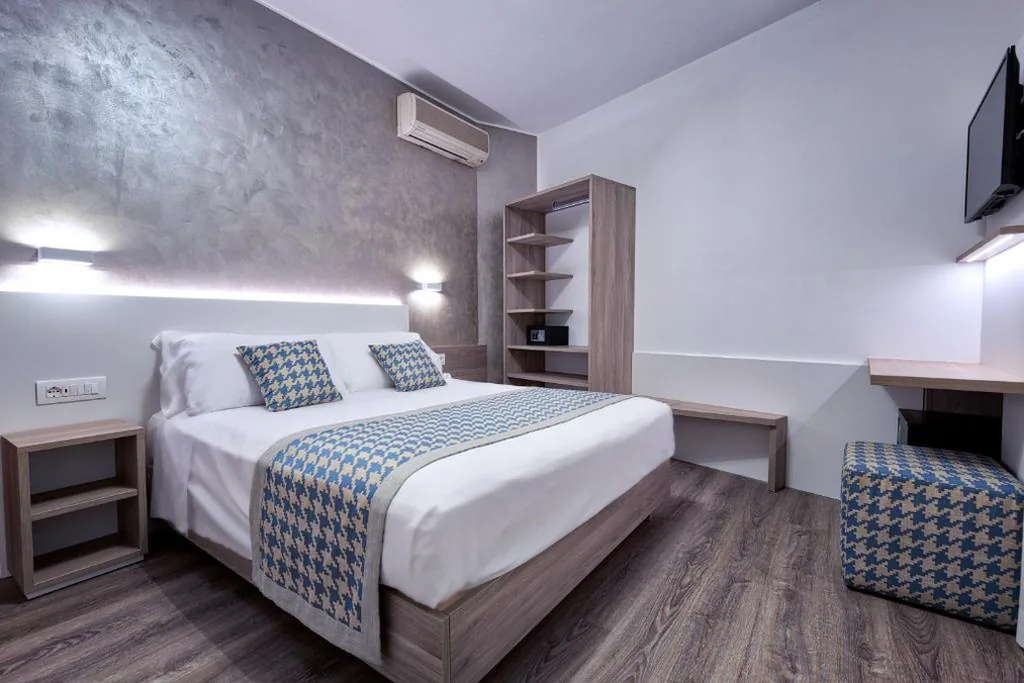 Triple Room with Balcony — Hotel Jet