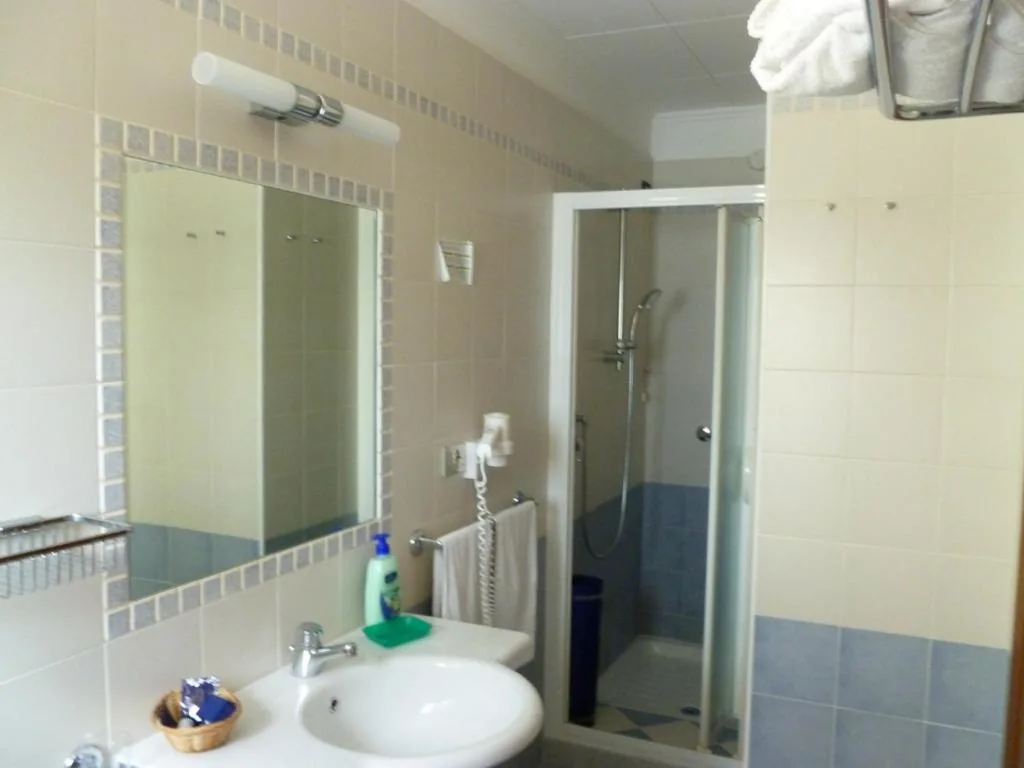 Camera Tripla con Balcone — Hotel Miramare