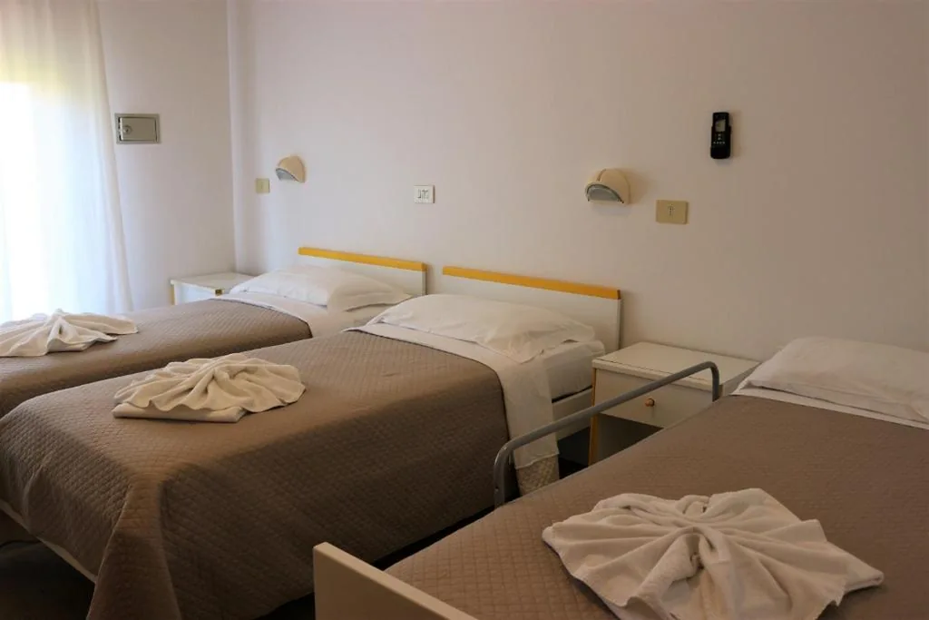 Triple Room with Balcony — Hotel Neps