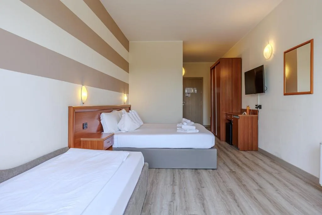 Camera Tripla con Balcone — Hotel Ristorante Al Fiore