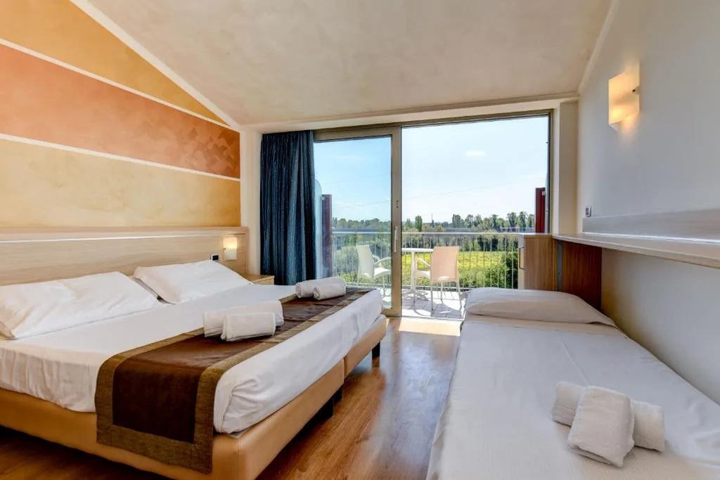 Camera Tripla con Balcone — Hotel Rivus