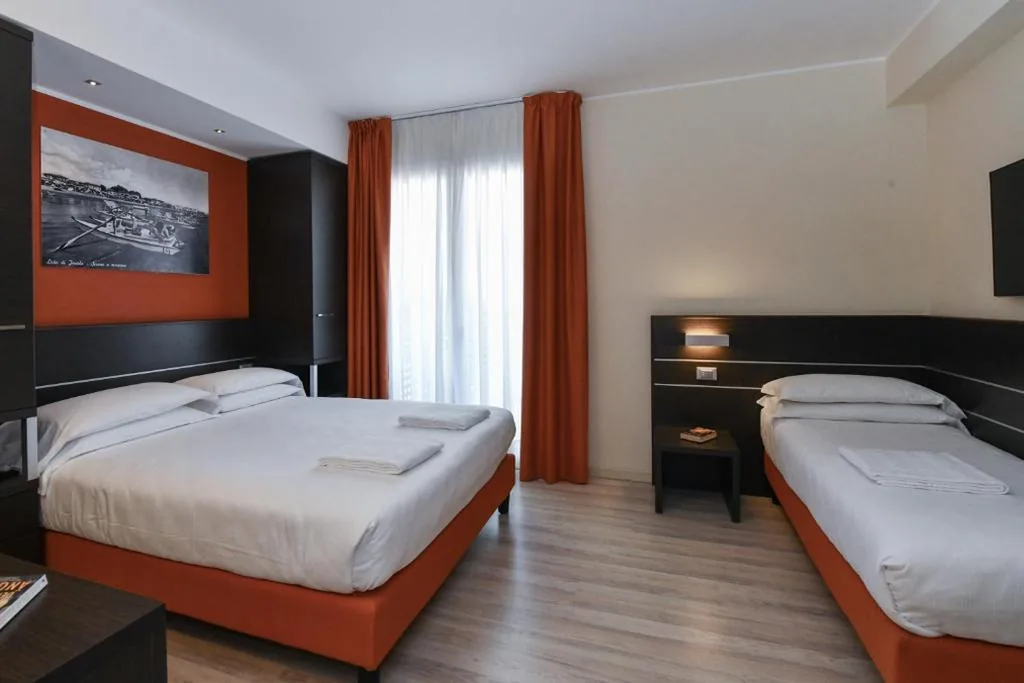 Triple Room with Balcony — Hotel Vienna