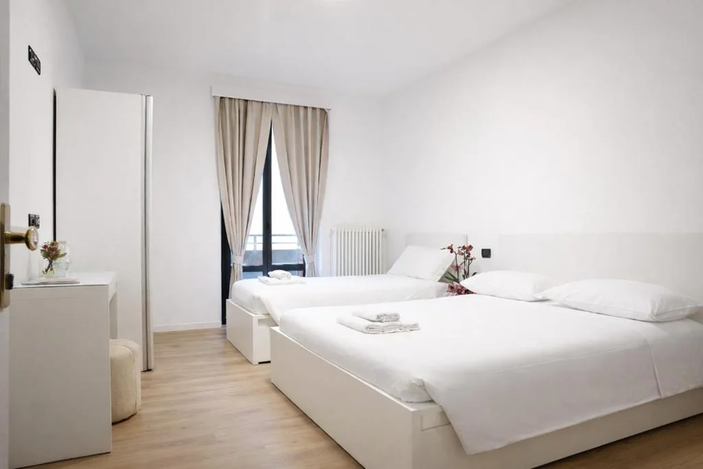 Triple Room with Balcony — Sunshine HOTEL