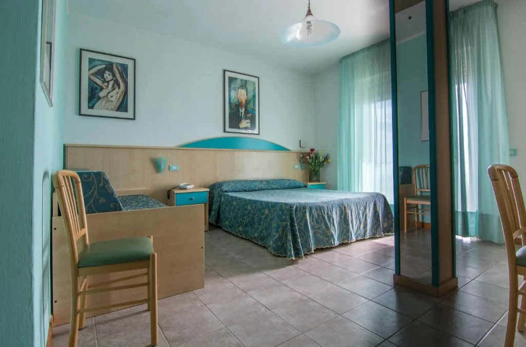 Triple Room with Terrace and Sea View — Hotel Solemare – Frontemare – 3 Stelle Superior