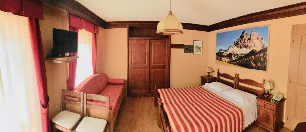 Camera Tripla con Terrazza e Vista Montagna — Albergo Garnì Ajarnola