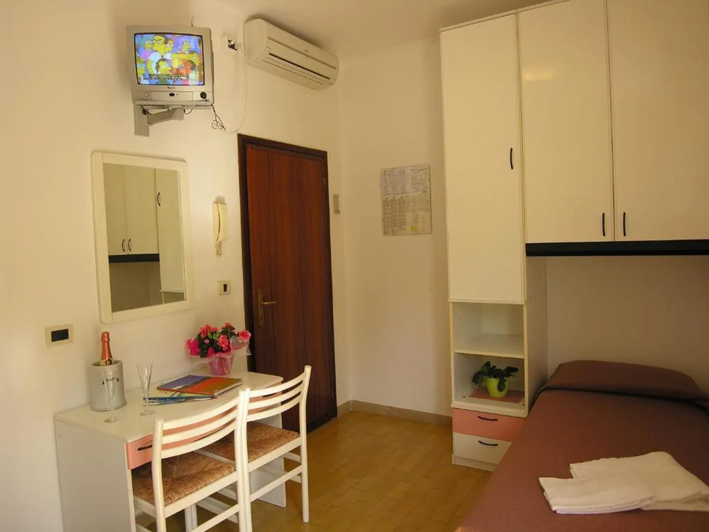 Camera Tripla con Terrazza — Hotel Garni Tahiti