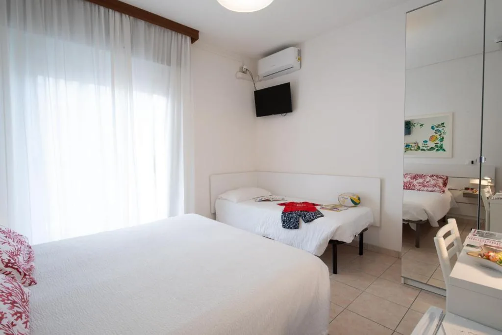 Camera Tripla con Terrazza — Le Petit Hotel