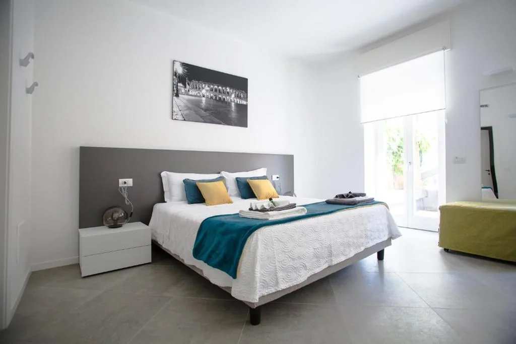 Camera Tripla con Terrazza — Suite Dreams in Verona