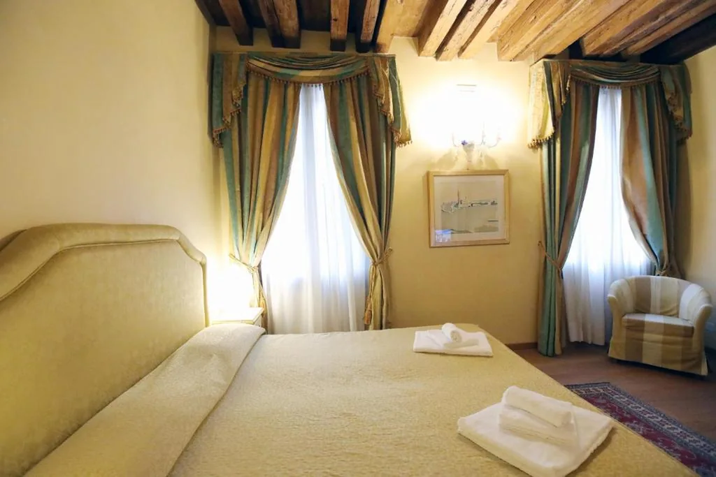 Camera Tripla con Vista — Alla Vigna – Room Only