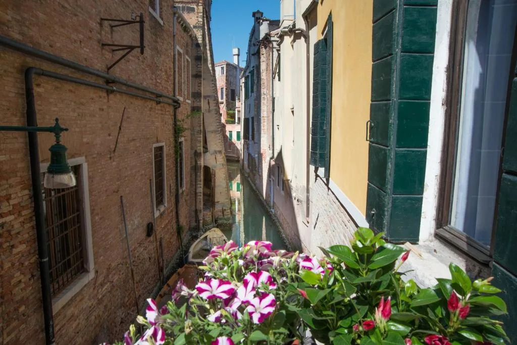 Triple Room with Canal View — Ca’ Lavezzera