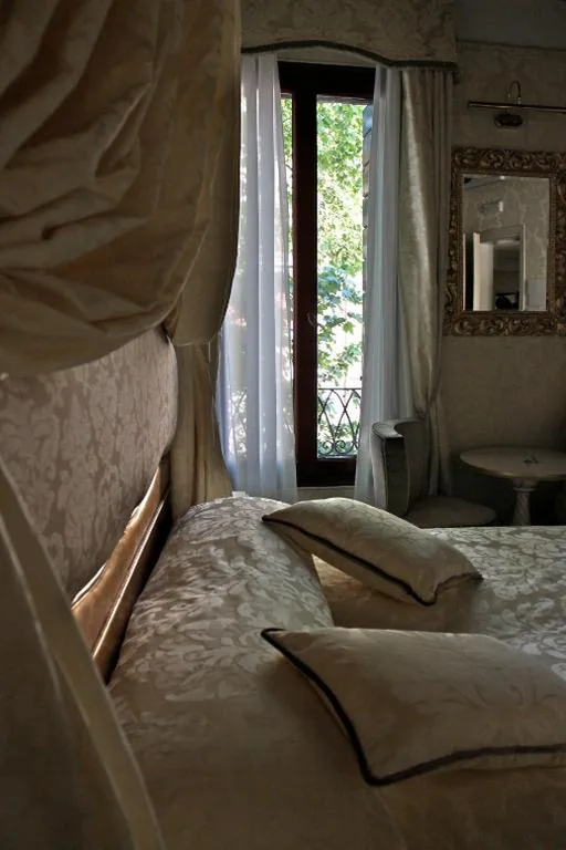 Triple Room with City View — B&B Patatina