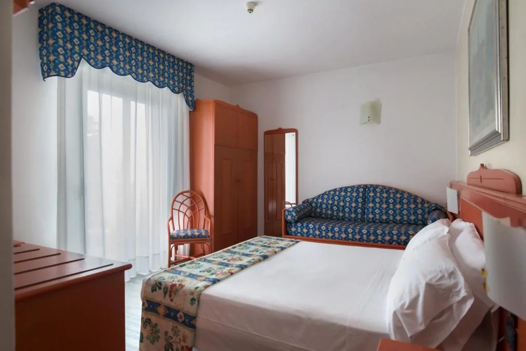 Camera Tripla con Vista — Hotel Brioni Mare