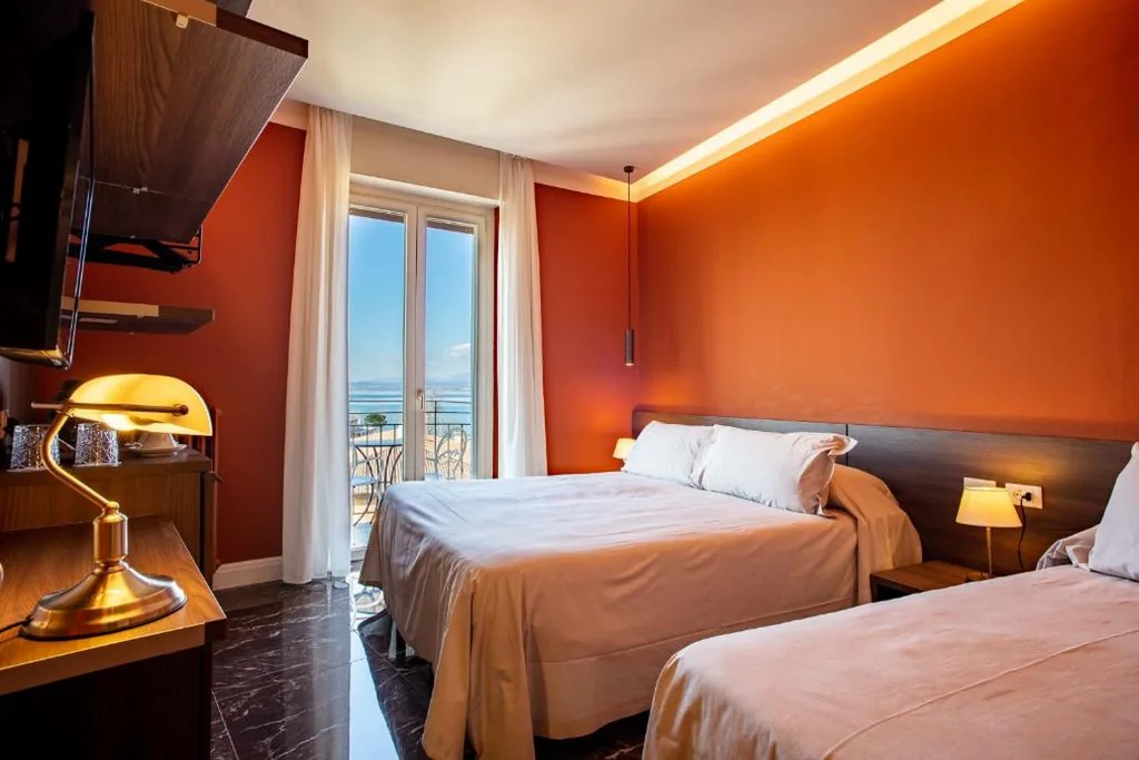 Camera Tripla con Vista Lago — Art Hotel Ventaglio