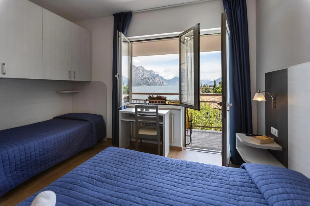 Camera Tripla con Vista Lago — Hotel Al Molino
