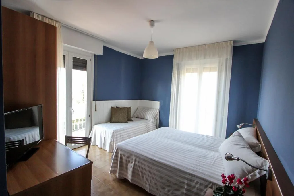 Triple Room with Lake View — Hotel Bardolino