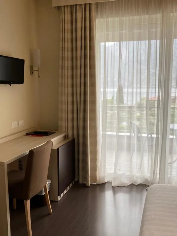 Camera Tripla con Vista Lago — Hotel Campagnola