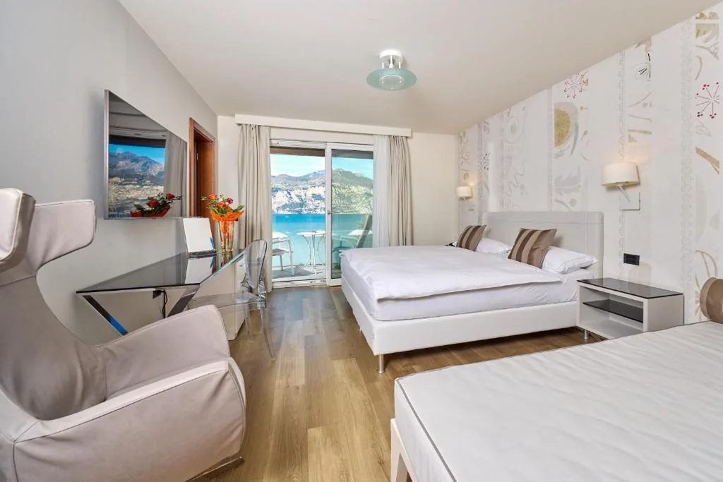 Camera Tripla con Vista Lago — Hotel Capri