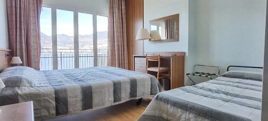Camera Tripla con Vista Lago — Hotel Nike