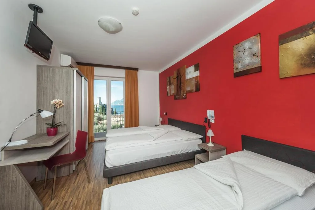 Triple Room with Lake View - Upper Floor — Hotel Garni Ischia