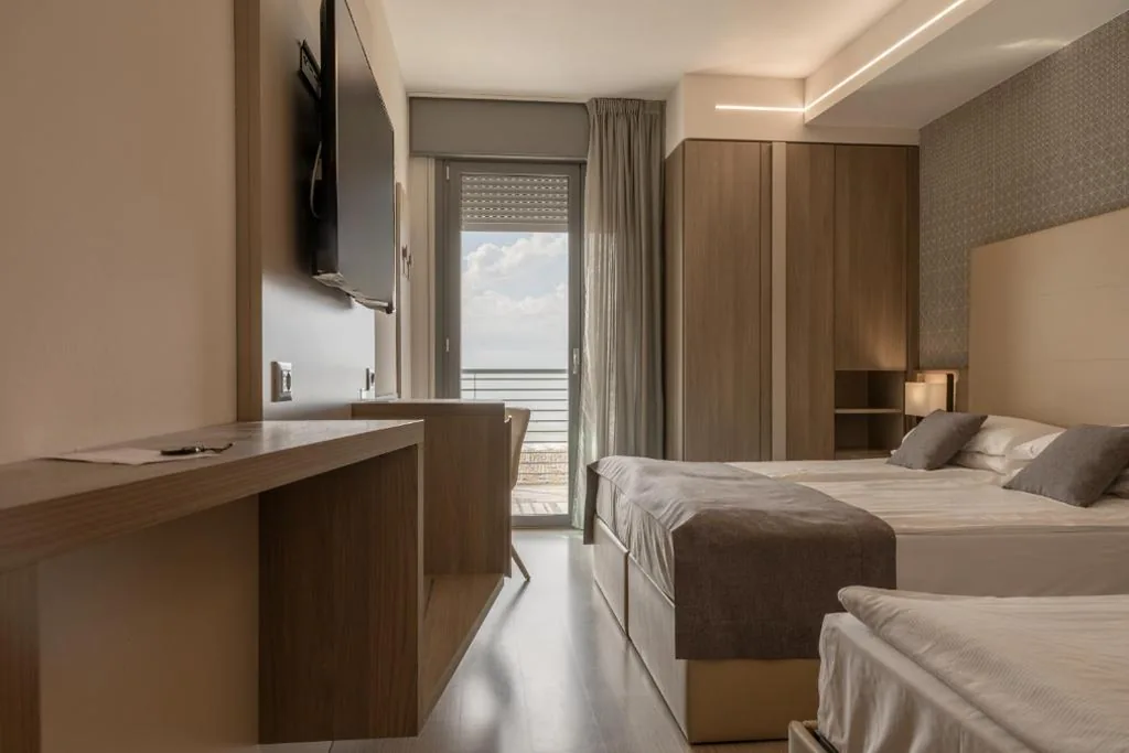 Triple Room with Direct Sea View — Hotel Delle Nazioni – Adults Only