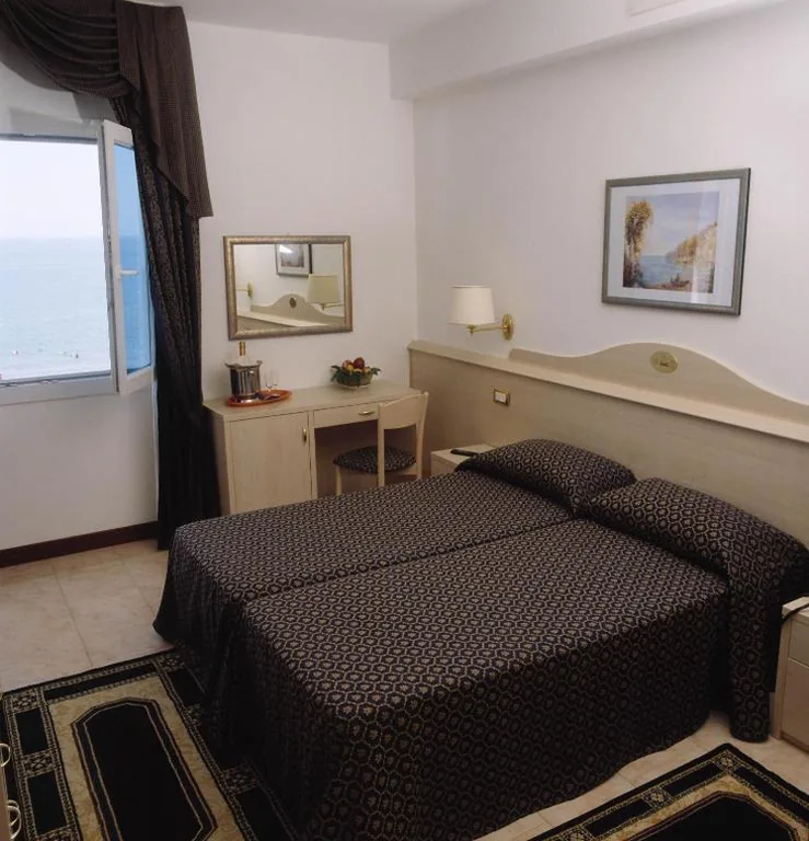Camera Tripla con Vista Mare — Hotel Caravelle&MiniCaravelle