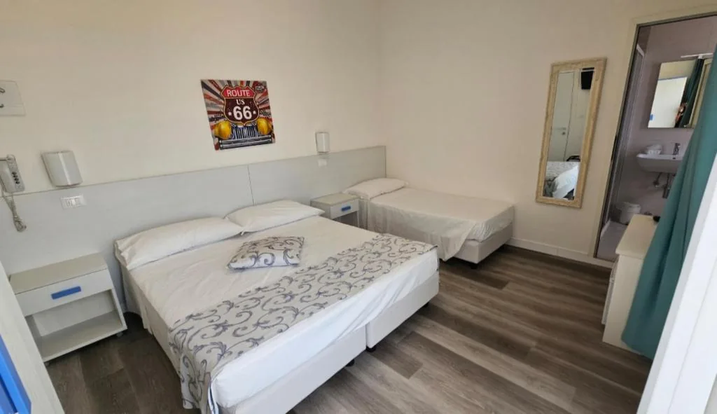 Triple Room with Sea View — Hotel Linda