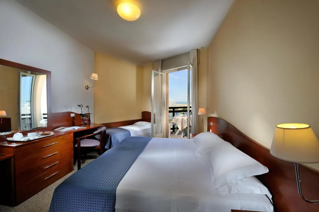 Camera Tripla con Vista Mare — Hotel Palace